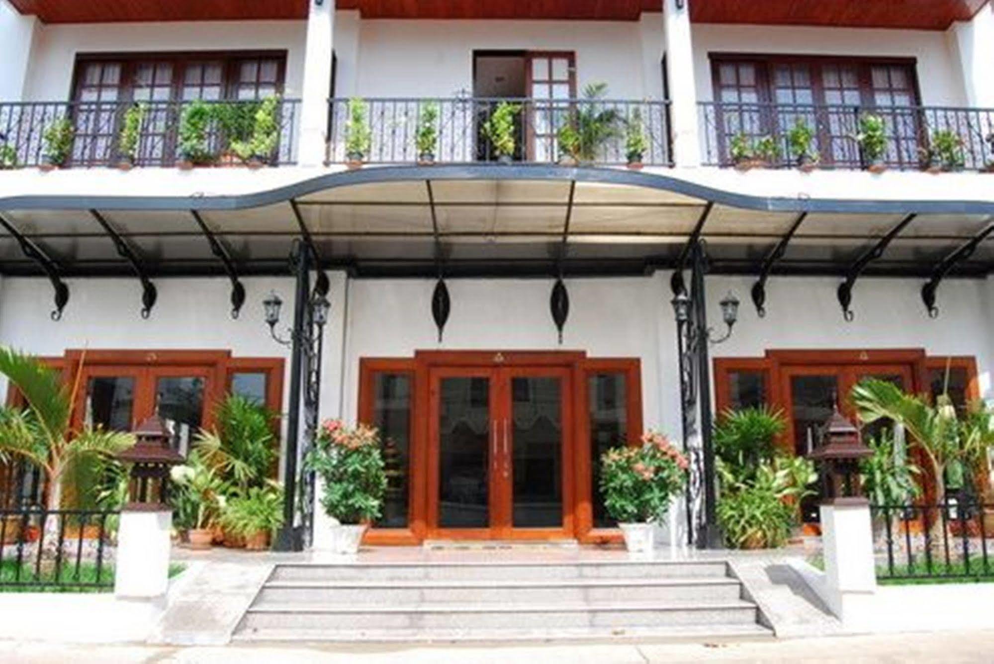 Vayakorn Inn Vientiane Bagian luar foto